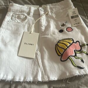 White denim skirt with embroidery.DL1961 Brand. NWT! Size 7 Girls very stylish!